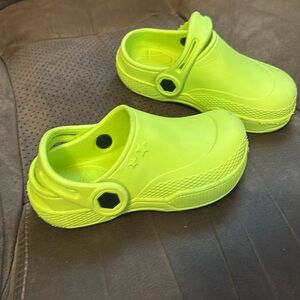Kids Neon Green Clogs Size 7/8